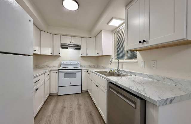 SCHEDULE A TOUR TO VIEW THIS STUNNING NEWLY RENOVATED HOME IN REDMOND!! photos photos