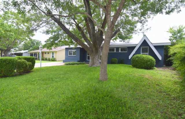 7513 Carriage Dr, Austin, TX 78752 photos photos