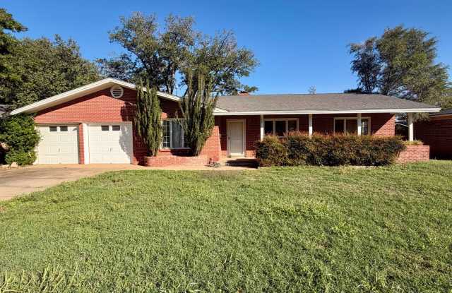 Charming 3 Bedroom Home Gallery 1