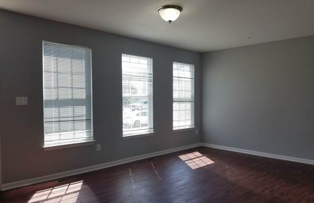 Middle River - 4 bedrooms and 3.5 baths Available! Gallery 4
