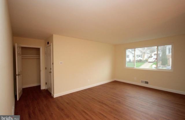 1901 N QUEBEC Street N Gallery 4