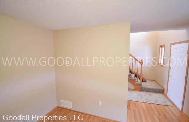 975 SE Cypress Ct Gallery 3