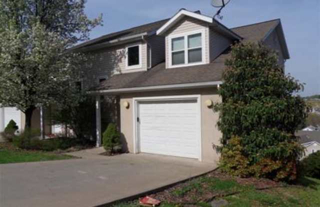 3 bedroom 2.5 bath townhome located in the Windwood Village photos photos