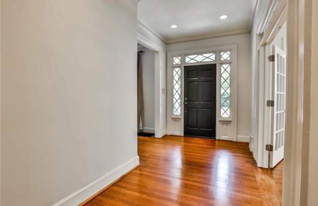 10 S Prado NE Gallery 2