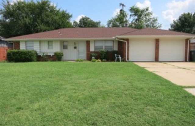 * Kids Sprayground right across the street!  3 bed 2 baths with 2 car garage in the Village with storm shelter! Cute and clean call today! photos photos