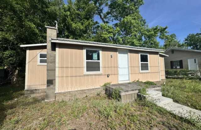 917 NE Aberdeen Ave photos photos