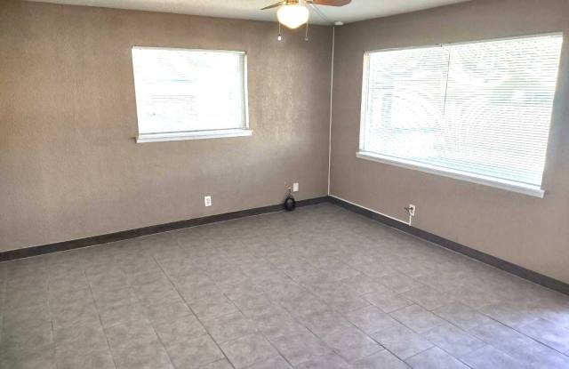 Delightful Single Level Northeast Home With Refrigerated Air Located In Quiet Neighborhood Gallery 3