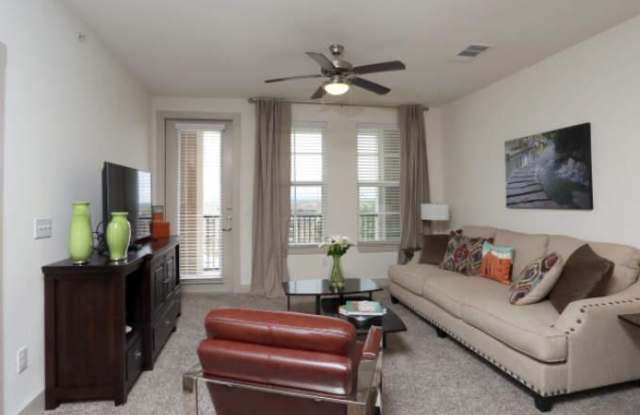 11571 Huebner Rd Gallery 1