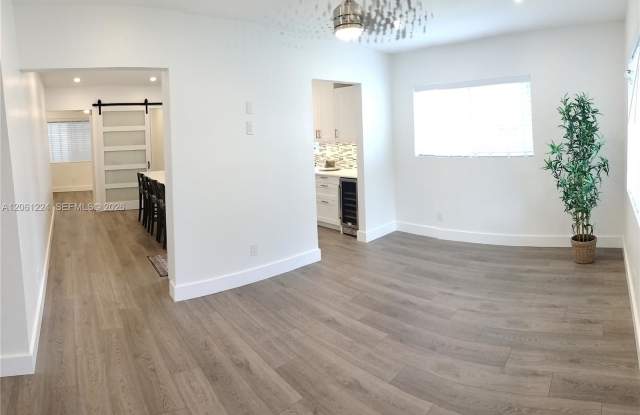2700 Southwest 28th Court Gallery 3
