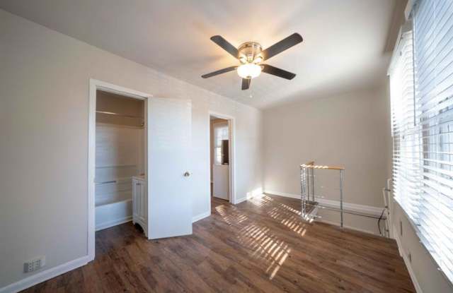 716 Lakeview Avenue NE # 5 Gallery 4