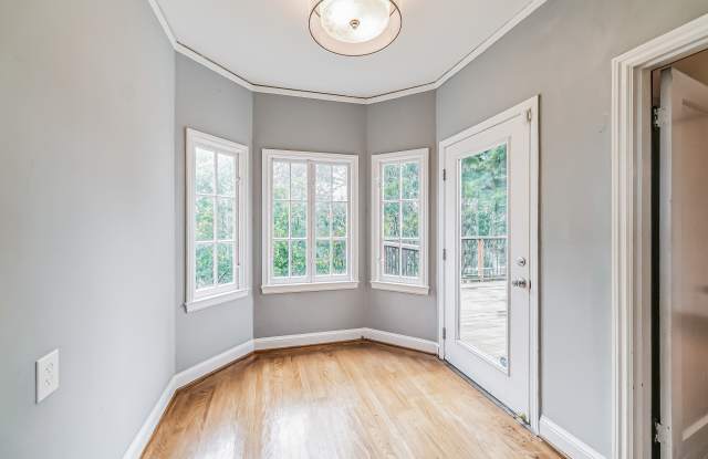 496 Crestlake Drive Gallery 2