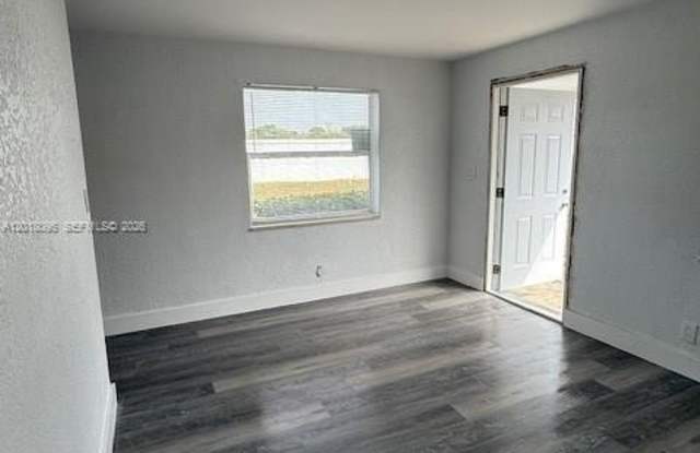2880 SW 1st Street photos photos