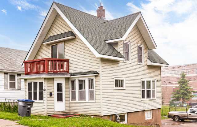 1018 N 7th Ave E - 1018 North 7th Avenue East, Duluth, MN 55805