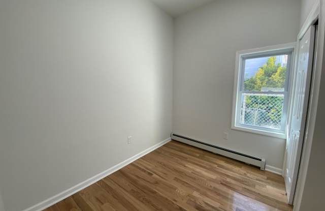 608 1/2 Lareine Avenue Gallery 4