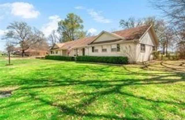 2598 Clark Lane photos photos