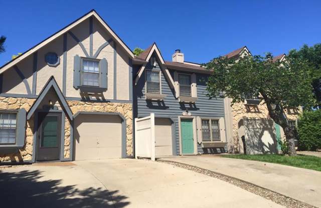 3 x1.5 home off Lawrence Ave! photos photos