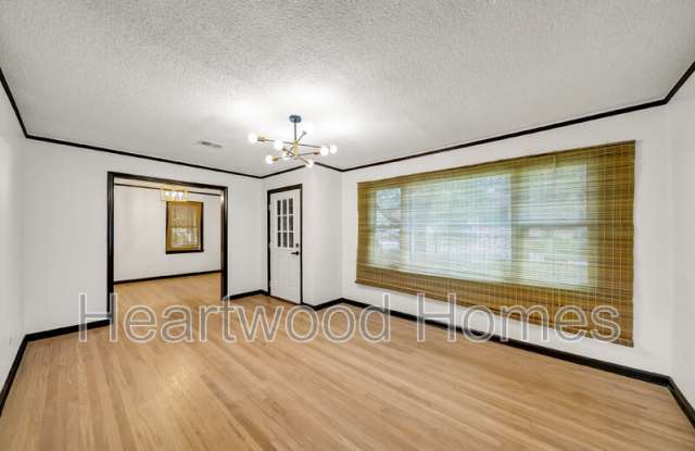 1911 Cermack St Gallery 2