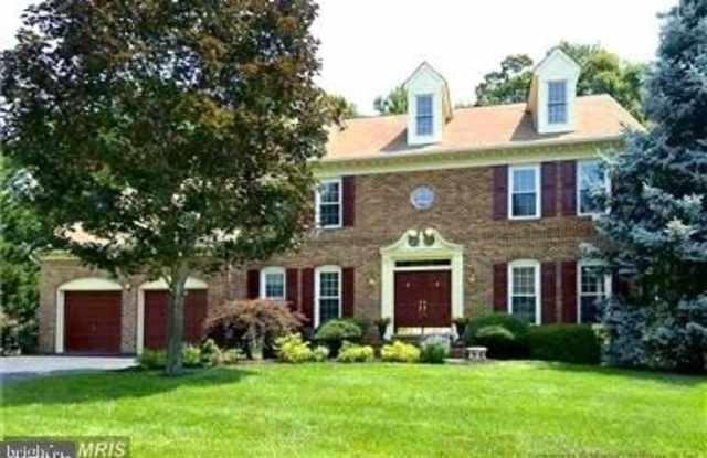 8513 CHASE GLEN Circle - 8513 Chase Glen Circle, Crosspointe, VA 22039