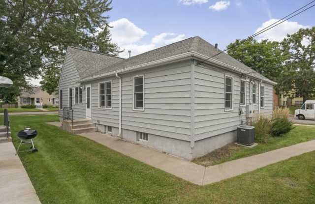 4403 Cedar Ave. S Gallery 3