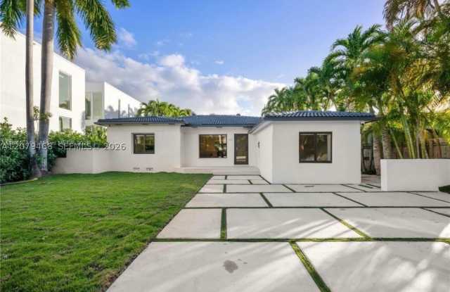 900 W 47th Ct Gallery 1