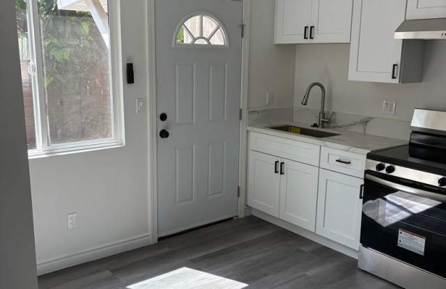 COZY 2 BEDROOM BACK HOUSE Gallery 3