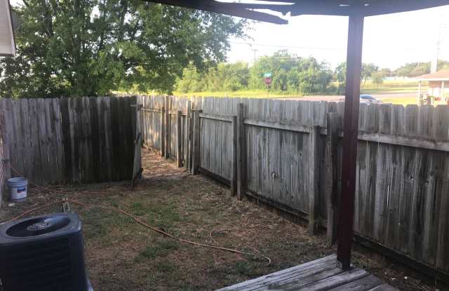 TWO BEDROOM DUPLEX TO SHARE WITH YOUR FURRY FRIENDS! photos photos