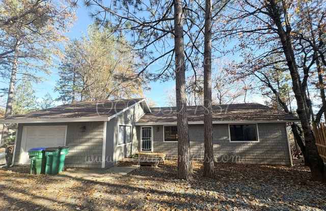 Cozy 3-Bedroom 2-Bath Retreat Nestled in the Trees! photos photos