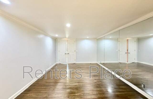5325 East 17th Street Gallery 3