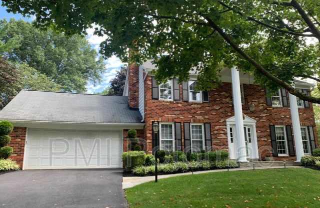 1718 Crestview Drive photos photos