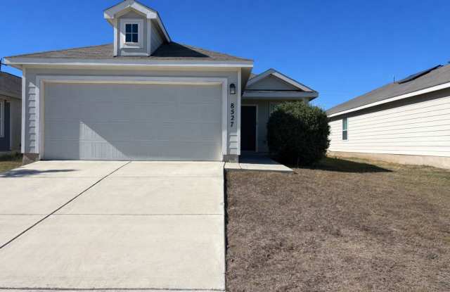 3-bed 2-bath home with Community Pool - 8527 Lattes Wheel, Bexar County, TX 78254