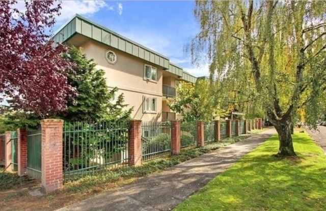 Two Bedroom/Two bath Capitol Hill Condo - Prime Location! photos photos