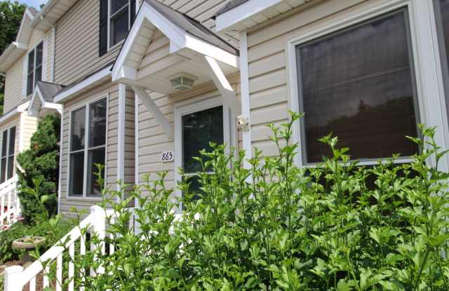 Townhome in Avalon Woods FOR RENT! - 865 Camelot Ln. photos photos