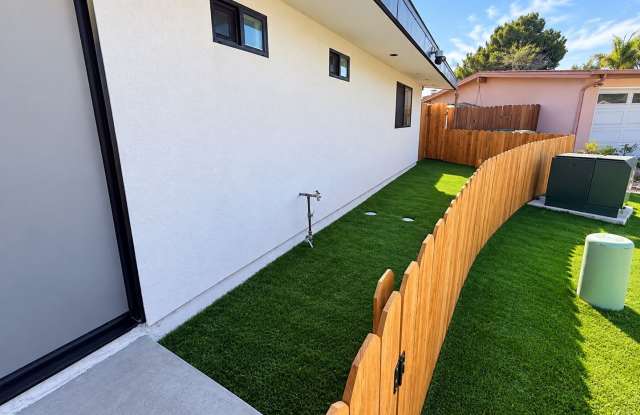 Modern 3-Bedroom, 2-Bathroom Home with Private Fenced Yards Gallery 3