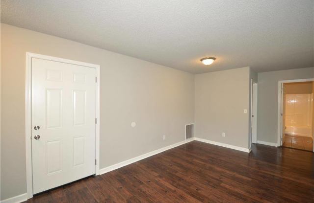 202 NE White Oak Drive Gallery 4