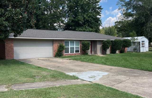804 Meadowbrook - 804 Meadowbrook Street, DeRidder, LA 70634