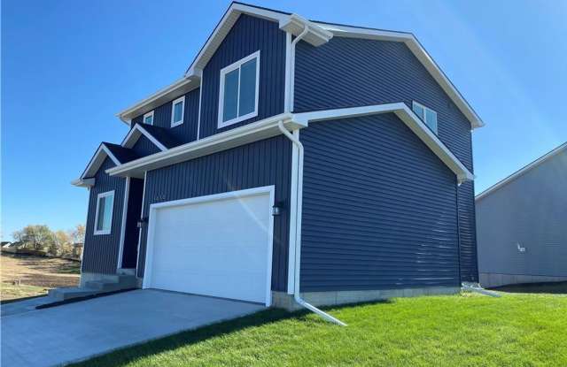 Spacious 3 Bed, 2.5 Bath Home in Norwalk – 1707 Ashwood Ave photos photos