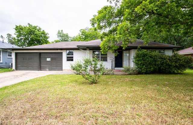 1218 Belmont Street - 1218 Belmont Street, Gainesville, TX 76240