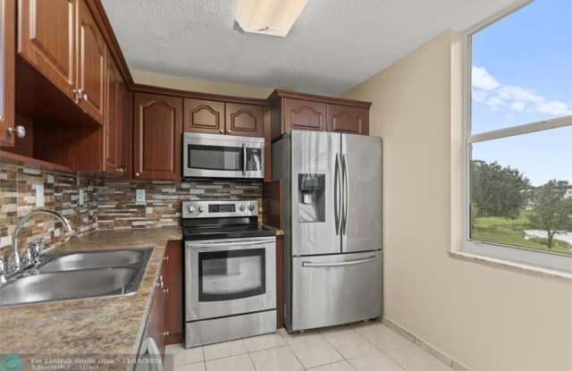 9420 Tangerine Pl - 9420 Tangerine Place, Davie, FL 33324