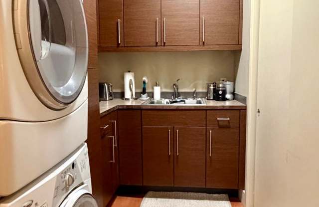 Spacious Downtown Condo- 609 Sherman Ave Gallery 4
