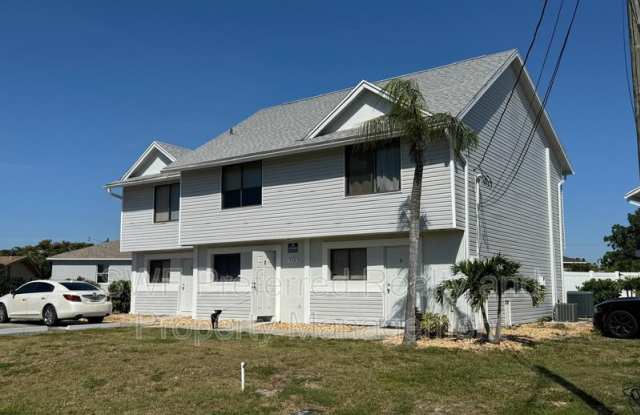 4318 Southeast 5th Avenue photos photos