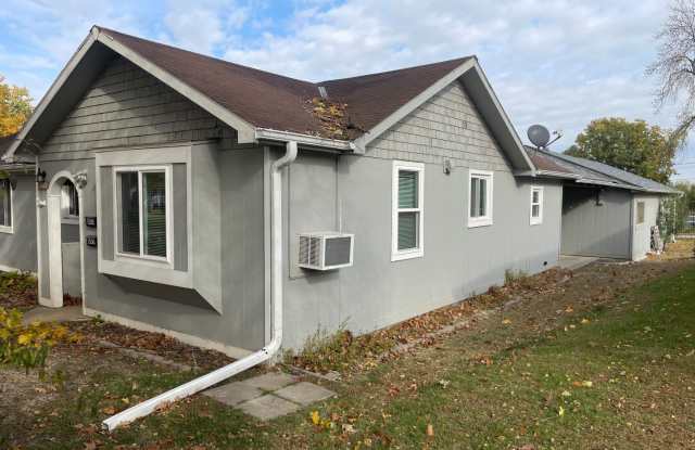 Townhome for Rent in Papillion - 805 South Adams Street, Papillion, NE 68046