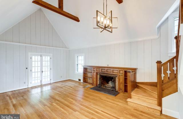 4215 VACATION Lane Gallery 4