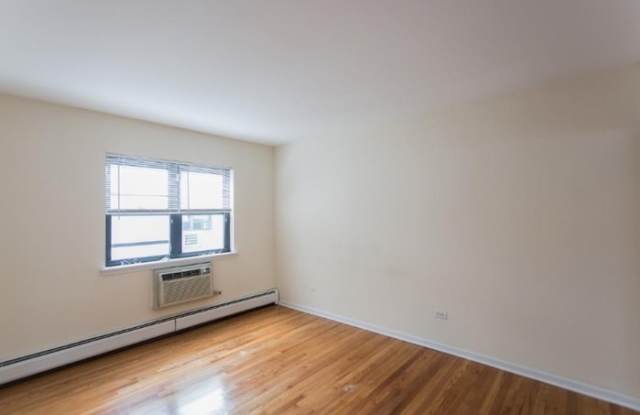 529 West Oakdale Avenue - 529 West Oakdale Avenue, Chicago, IL 60657