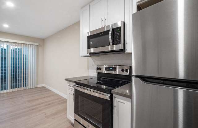 Sunset Cliffs Apartments Gallery 3
