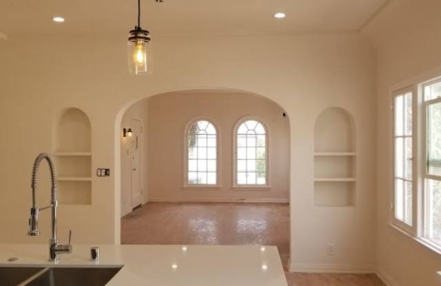 338 1/2 N Genesee Ave Gallery 3