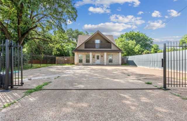 1006 Oakwood Dr photos photos