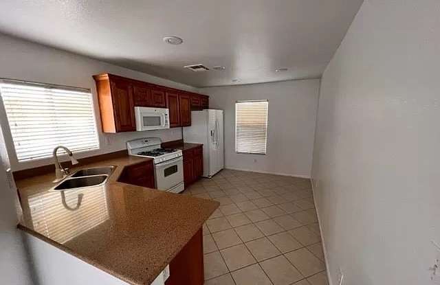 7496 Desert Lupine Street Gallery 4