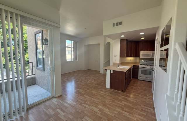 3 bed 3 bath by Cal Sate! photos photos