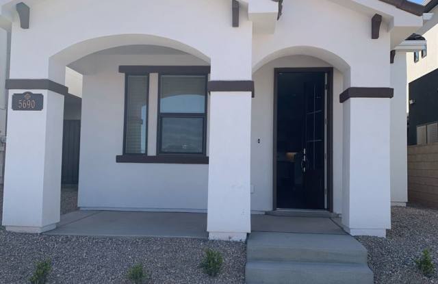 Beautiful Newer 3 Bedroom 2.5 Bathroom home in Desert Color! photos photos