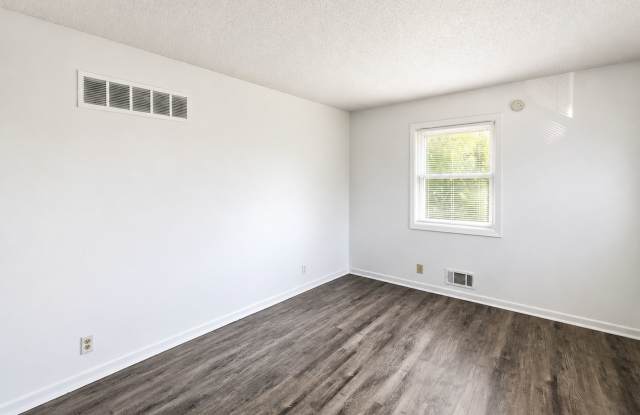 Spacious 2-Bedroom Duplex with Oversized Garage Gallery 3